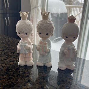 Precious Moments โWee Three Kingsโ 3 pc Charming Ceramic Figurines Set